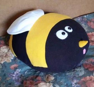 Пчелка подушка декоративная