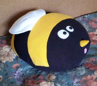 Пчелка подушка декоративная